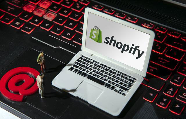 定制外貿獨立站商城和選擇Shopify建站大比拼，一擼到底！